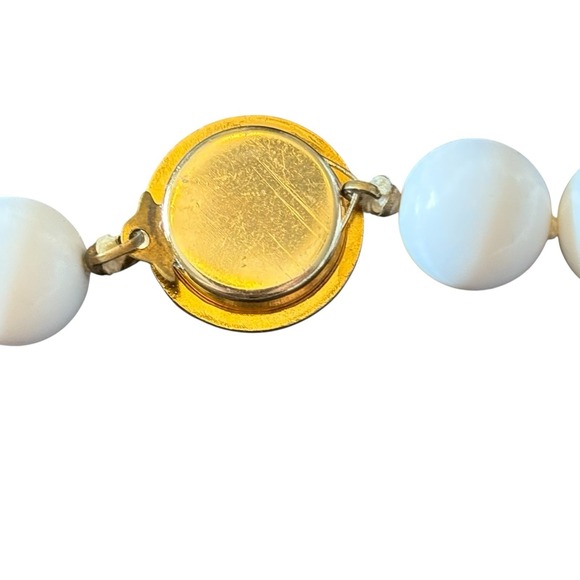 VTG White Beaded Necklace Plastic Individually Knotted 28" Chunky Mid-Century - Picture 5 of 16